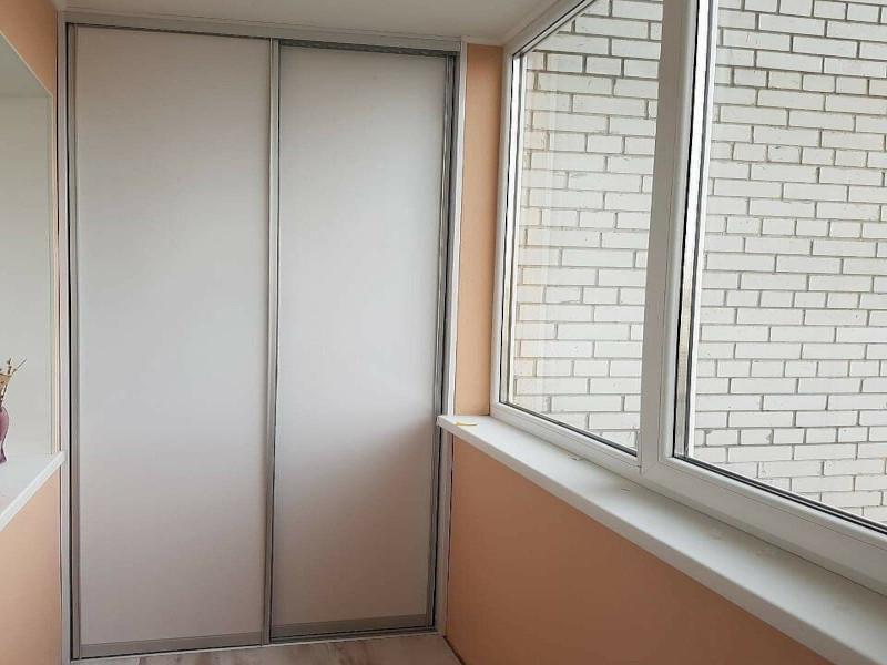 Монтаж встроенных шкафов на балконах и лоджиях в Москве и Московской области 